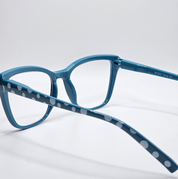 Spot On - Picture 4 of 4